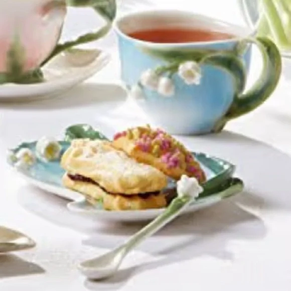 NWOT Two’s Company Teacup Saucer Spoon Set Garden Tea Cottagecore Lily Of Valley - Picture 4 of 13